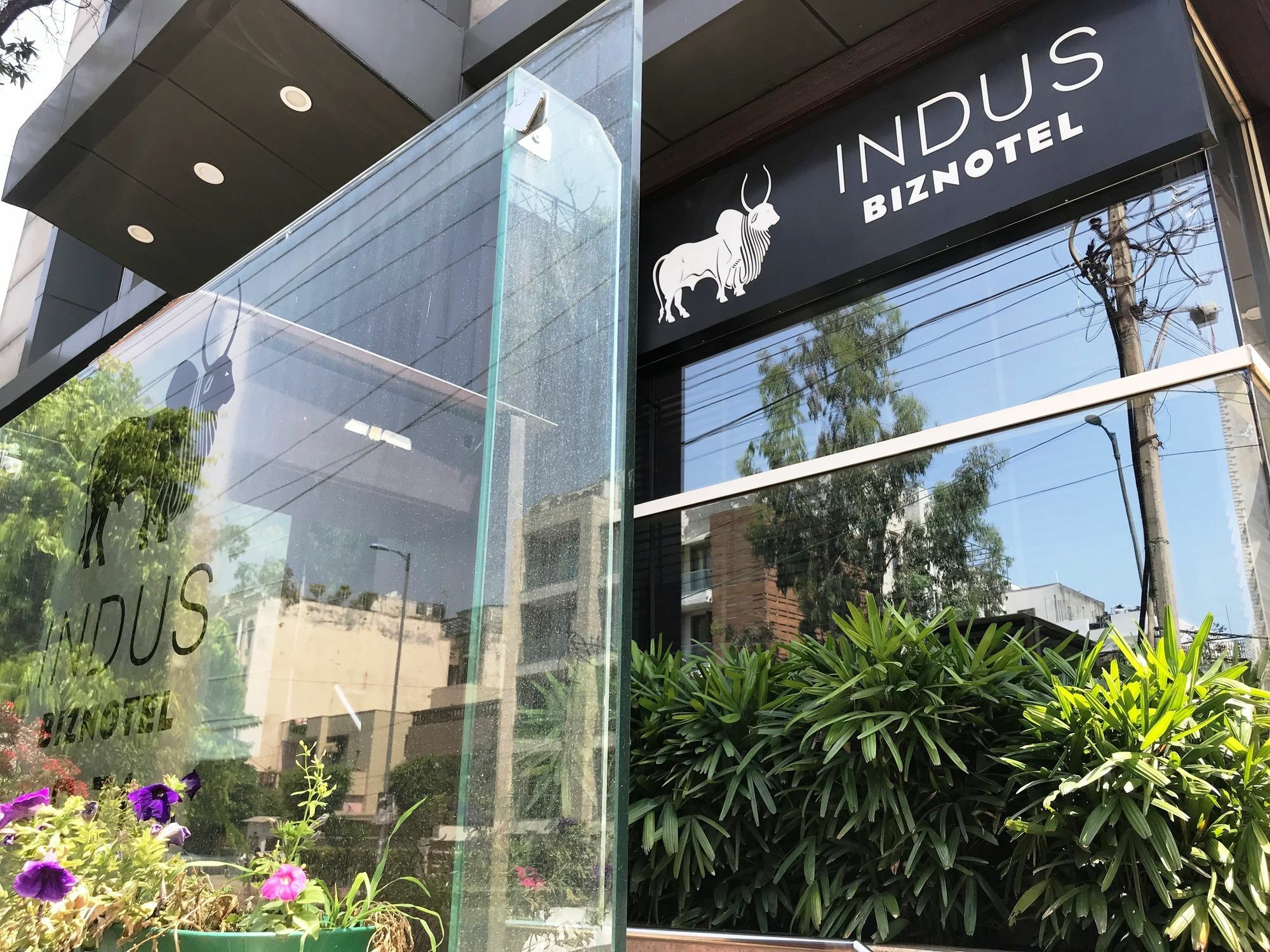 Indus Biznotel Нью-Дели Экстерьер фото